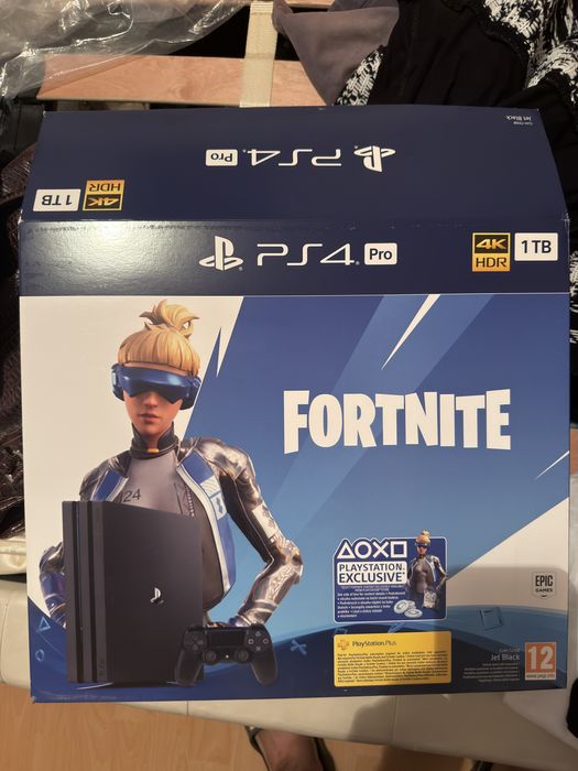 PS 4 PRO 1TB cumparat din emag in 2020,s a folosit infim.