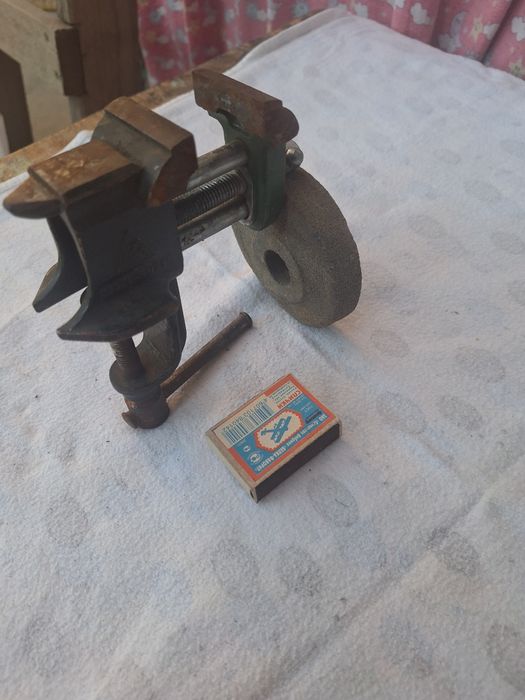 Тиски и наковальня .