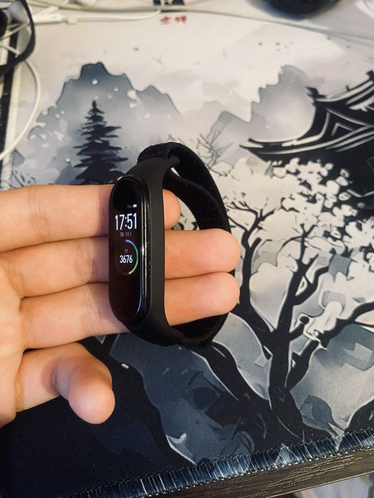 Продаю Mi Smart Band 4