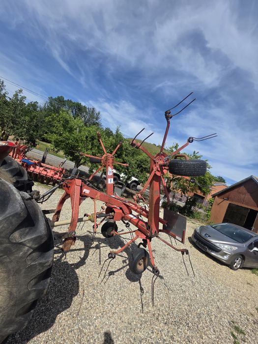 Grebla fella de împrăștiat in tiranti la tractor cu piese originale hidraulică de 5 metri
