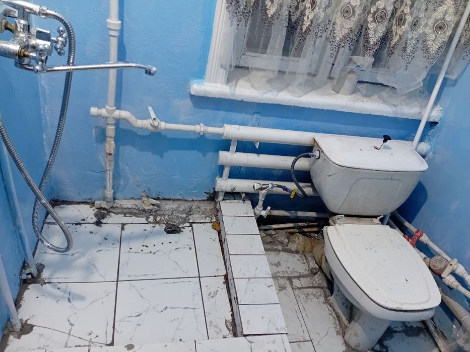 Продаётся малосемейка 9  микрорайон цена 13000$