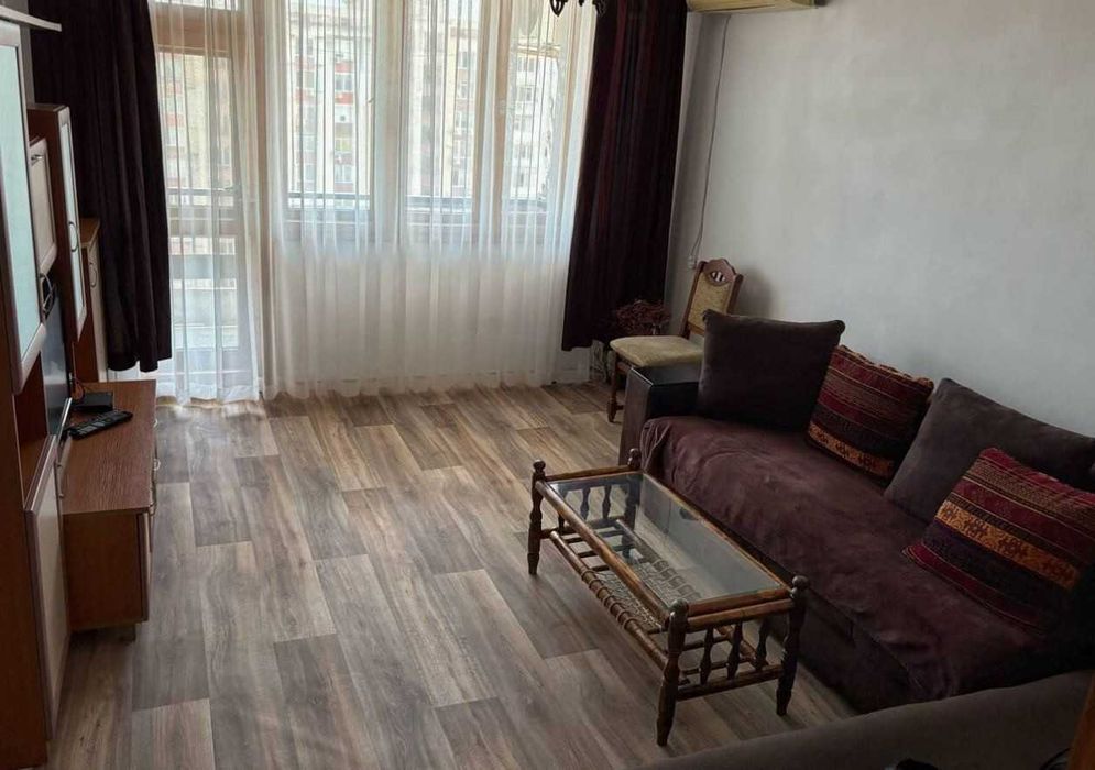 Дава се под наем Тристаен апартамент в Бургас, Славейков - 75 кв.м за 459 € - Снимка #1