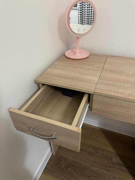 Продам туалетный столик