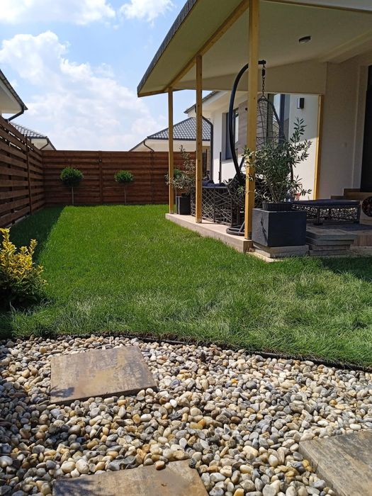 Rulouri de gazon sistem de irigatii plante decorative.