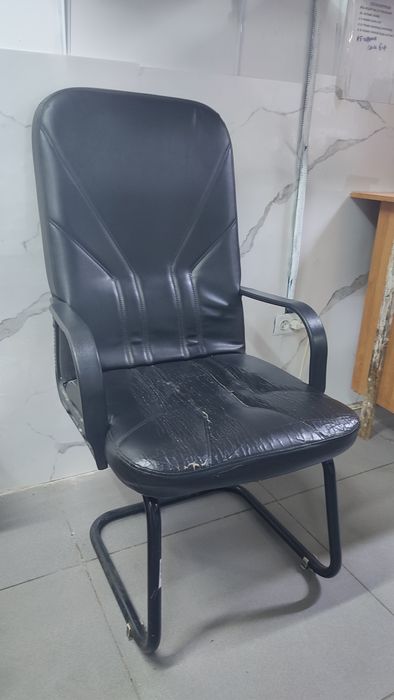 Офисное кресло большое