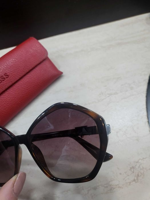 Слънчеви очила Guess