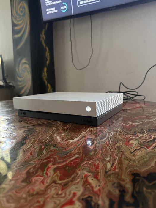 Vand Xbox one x 1TB