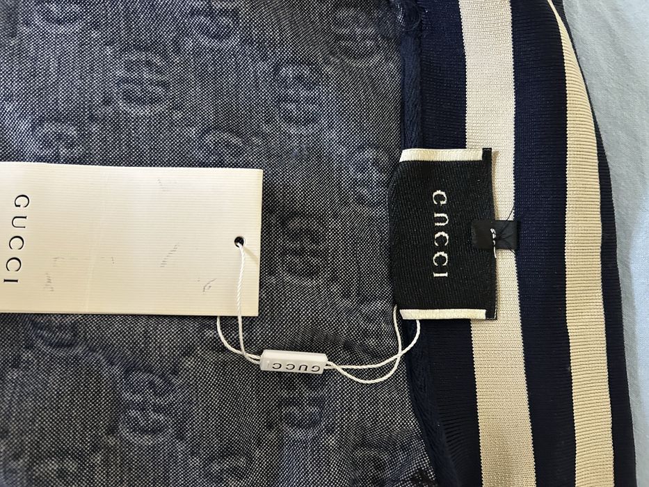Продавам чисто ново спортно яке на Gucci