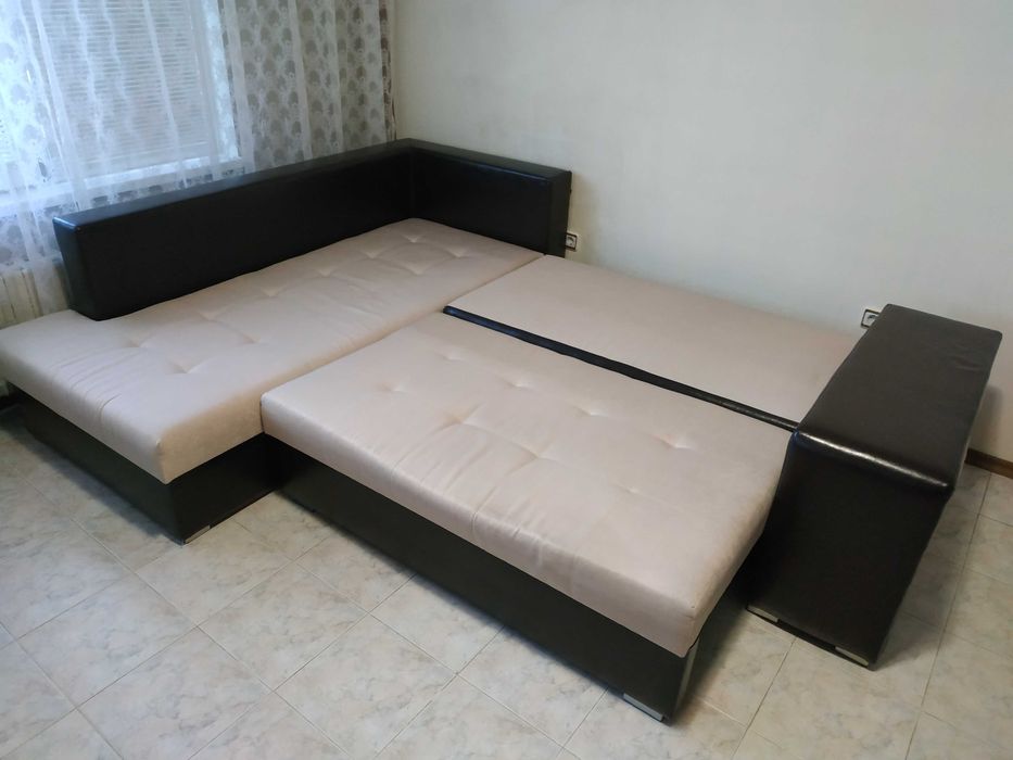 Разтегателен ъглов диван