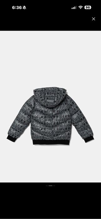 Продавам ново яке guess за дете 14 год