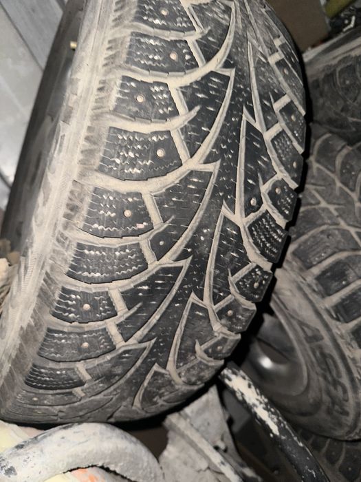 Продам шины с шипами