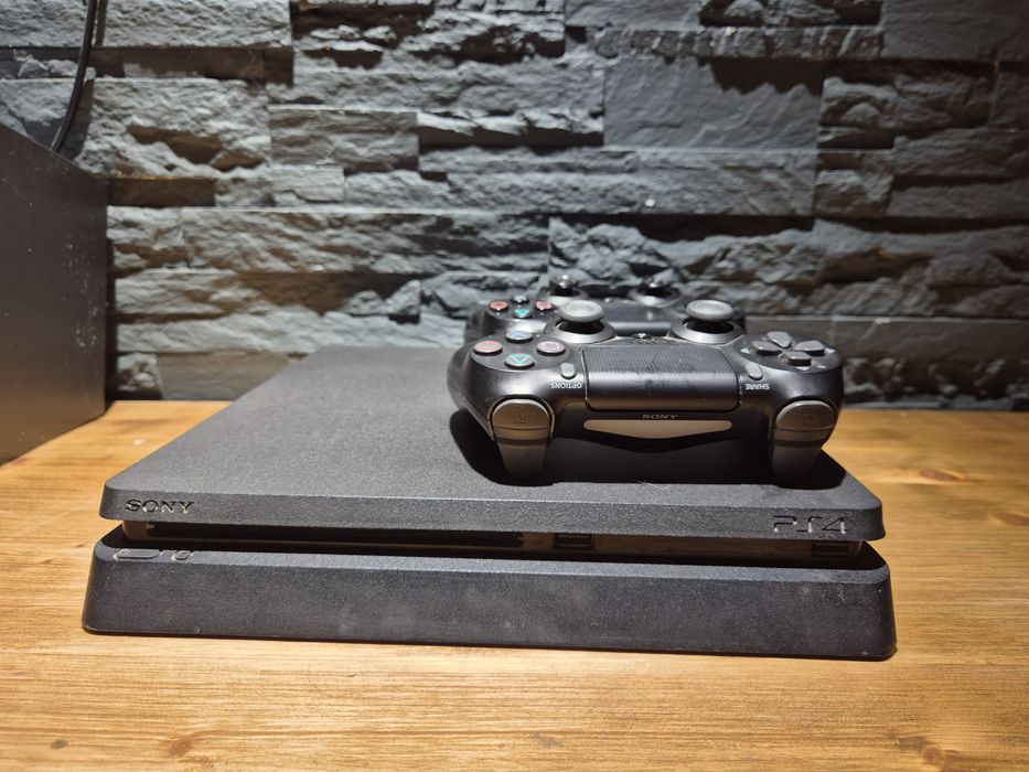 PlayStation 4,maneta și jocuri