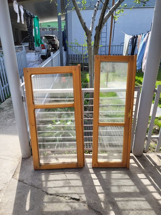 Окна деревянные б/у со стеклами.
