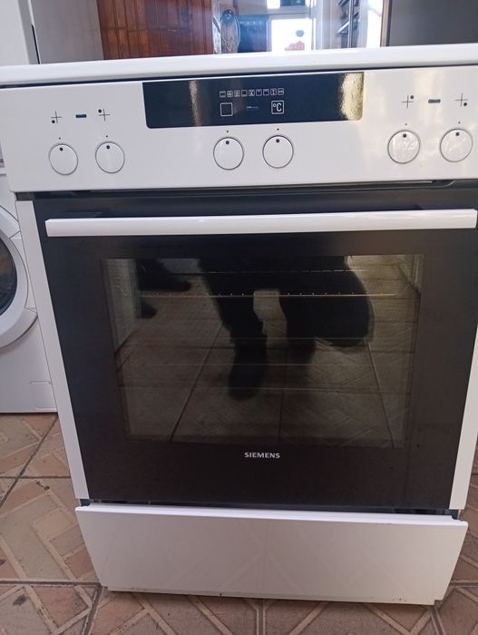 Свободно стояща печка с керамичен плот Сименс Siemens 2години гаранция