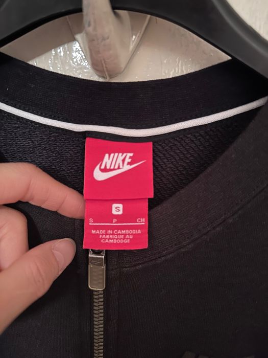 Продам женский комбинезон Nike