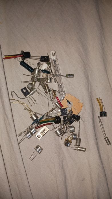 Tranzistoare diode sigurante rezistente  vechi