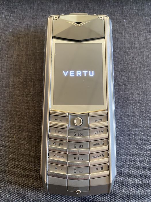 Перфектен! Nokia-Vertu Ascent X titanium red