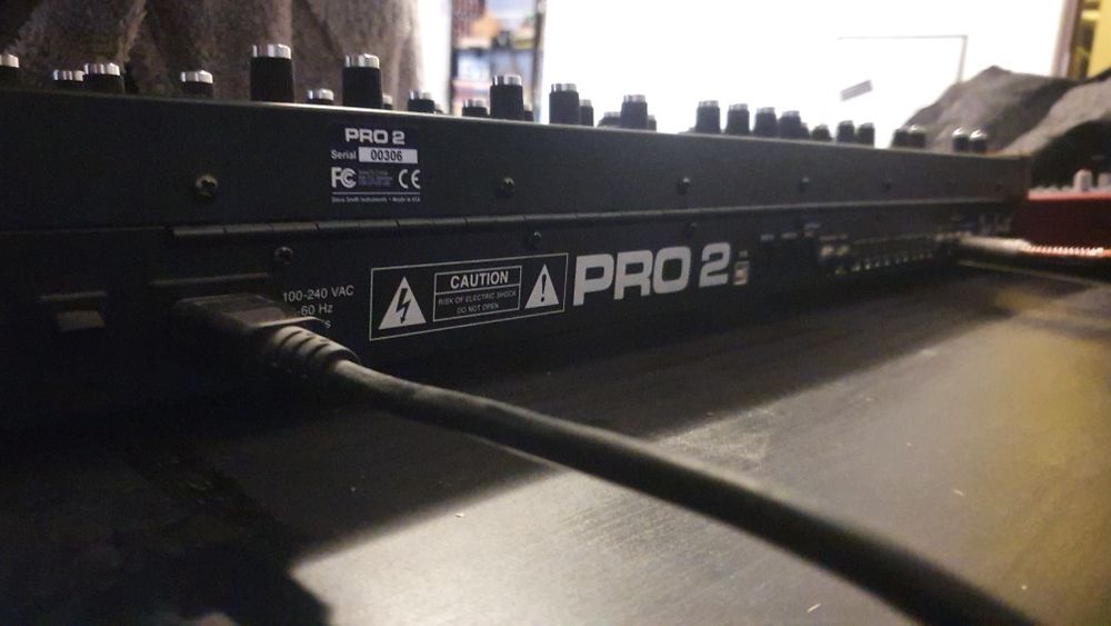 dave smith instruments sequential pro 2 (nu prophet moog waldorf)