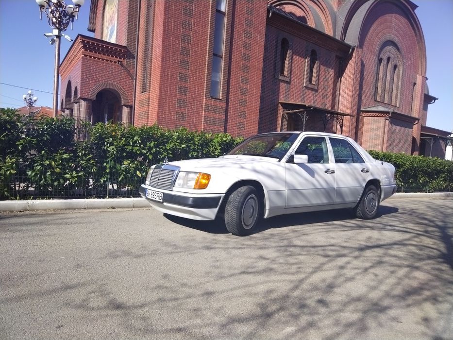 MERCEDES-BENZ E-Class 1990 — imagine 2