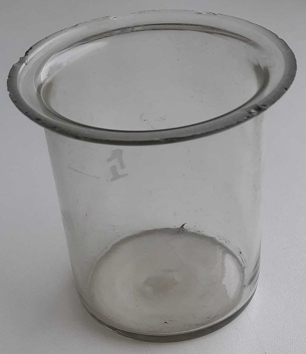 Стеклянная крышка от бутыля