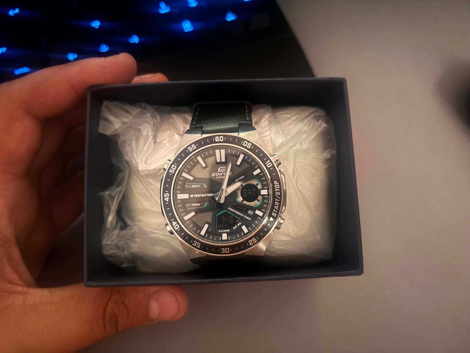Casio Edifice cronograf cu o curea de piele