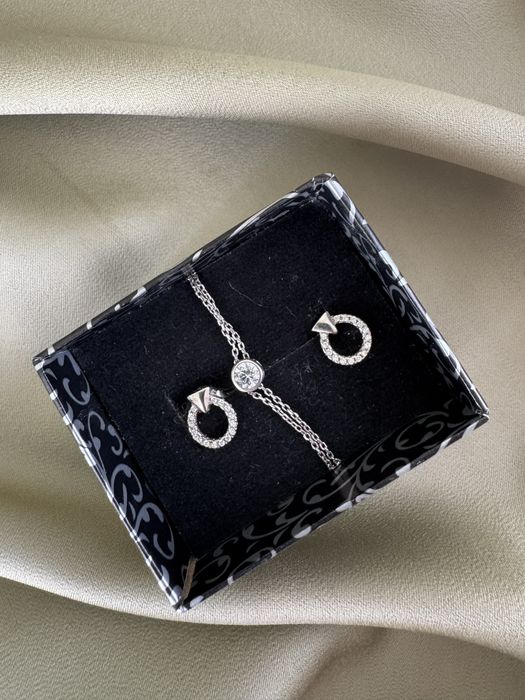 Комплект бижута - обеци и гривна