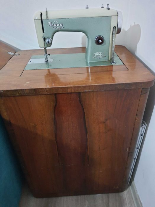 Masina de cusut Ileana - două modele