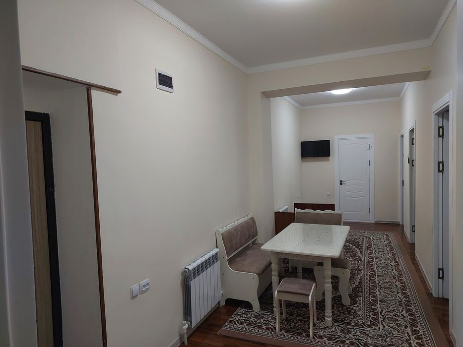 2 xonali kvartira sotiladi