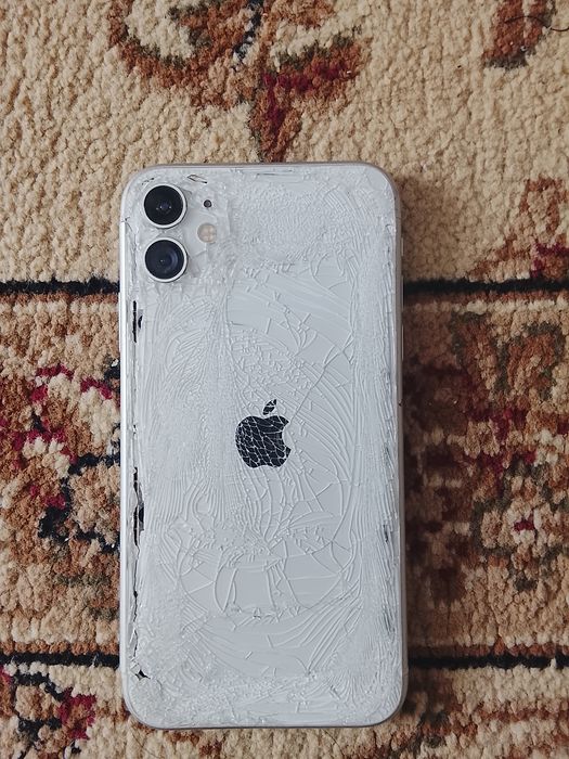 iPhone 11 бездок