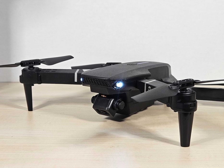 Сгъваем дрон E88 Pro с камера – комплект с куфар и дистанционно