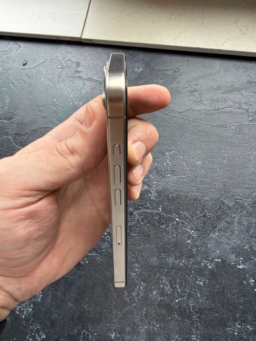 iPhone 15 pro 256 gb.