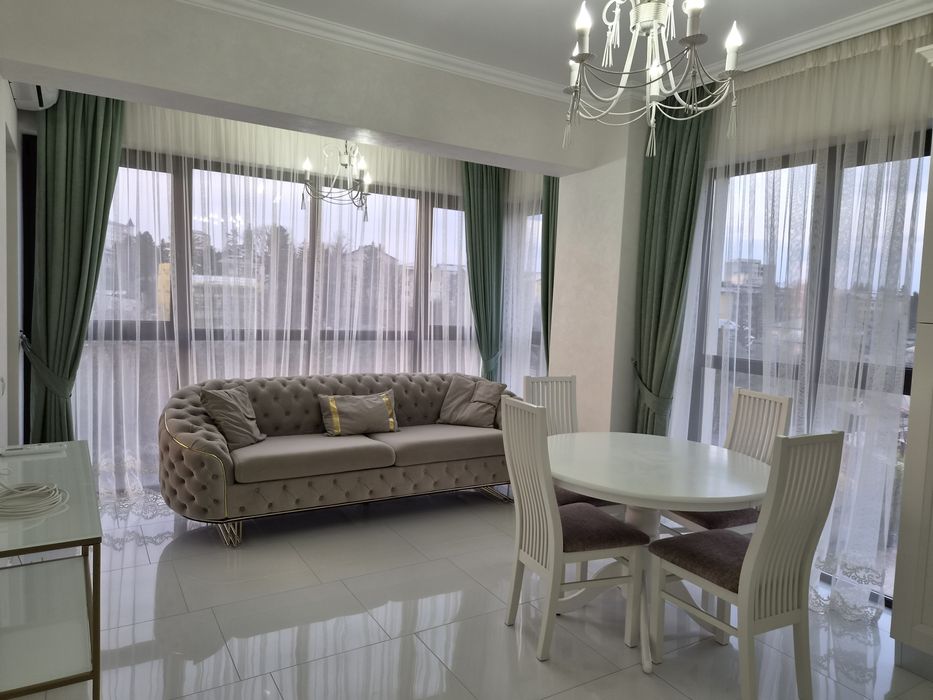 Închiriez apartament cu trei camere în bloc nou mobilat si utilat