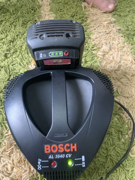 BOSCH set  incarcator + baterie folosite putin