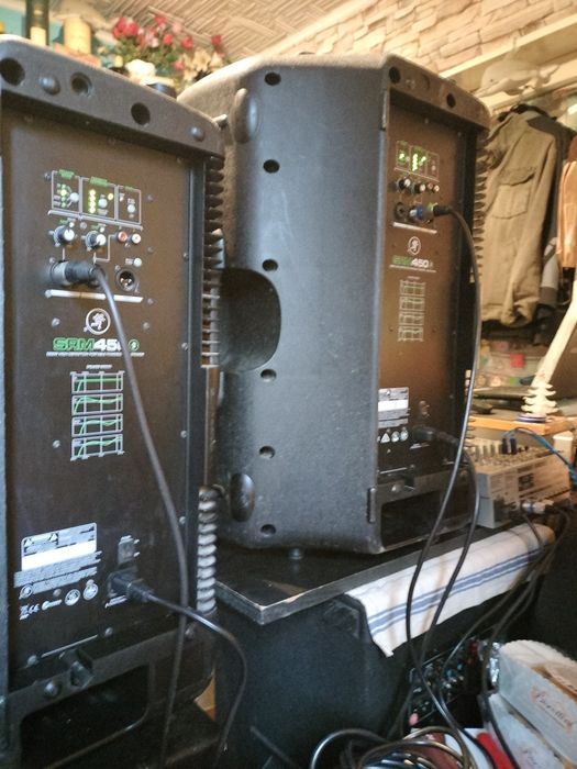 Boxe active pe 12 "  Mackie " Srm v450v3.