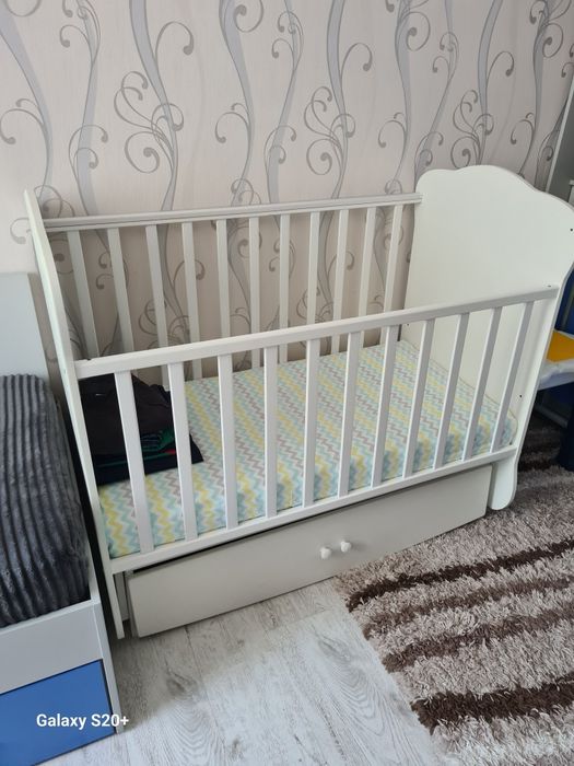 Детская кроватка с матрасом