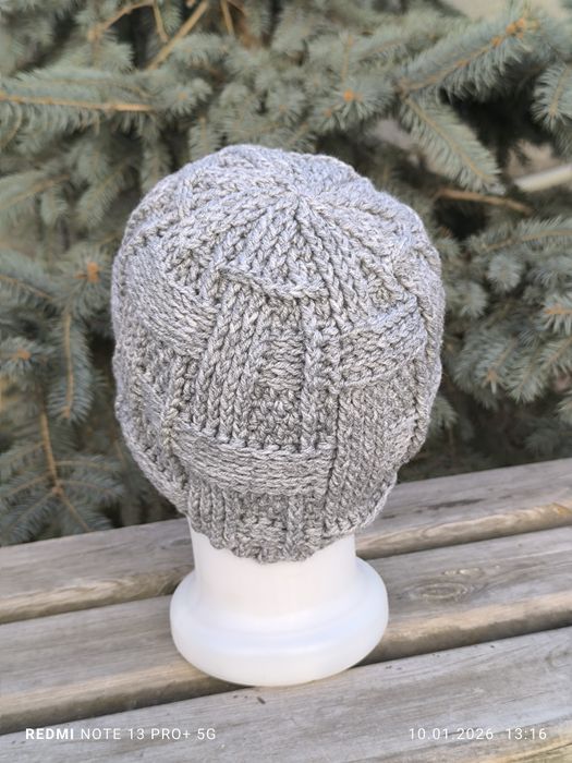 Мужская шапка вязаная
