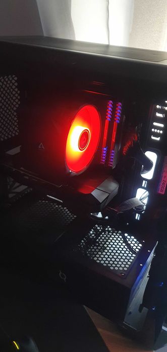 Fac Pc uri dupa cererea clientului sau buget.