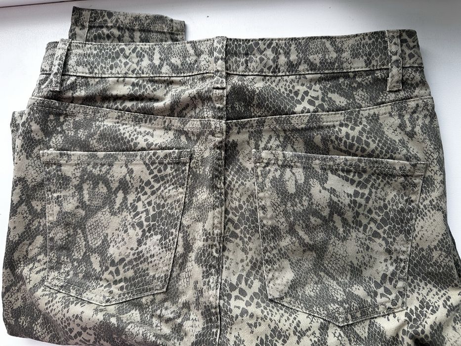 Джинсы Zara в принте