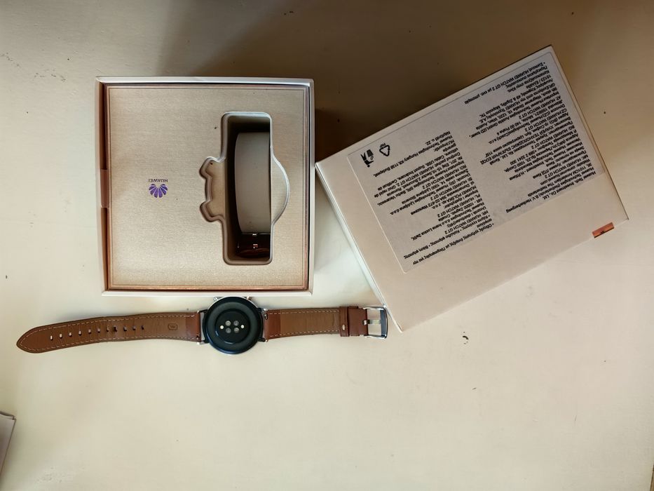 Продавам отлично запазен Huawei Watch GT2 - дамска версия
