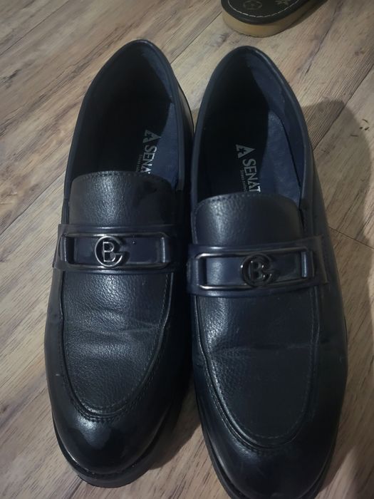 Продам школьные туфли