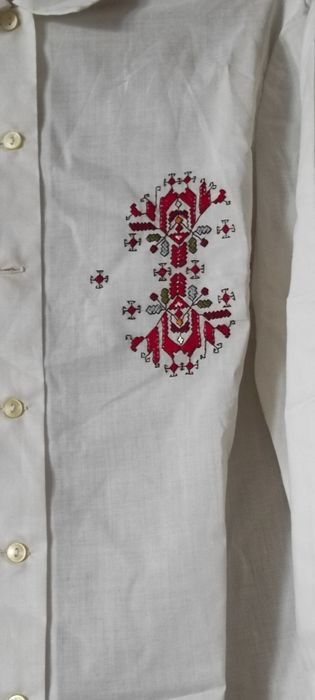 2 бр. Риза с бродерия детска