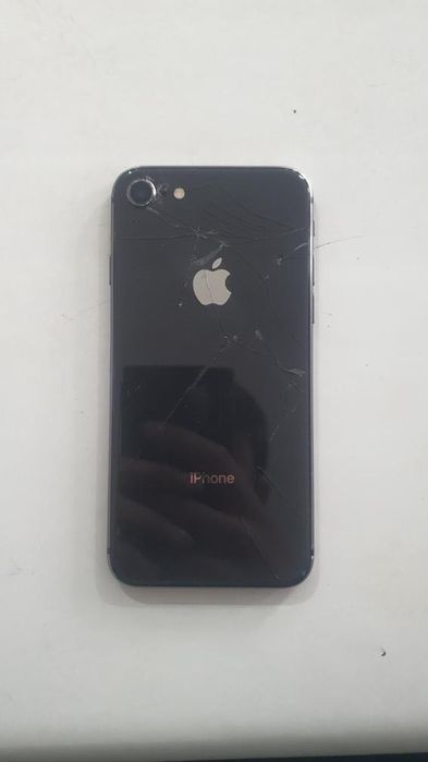 Iphone 8 64 gb truton bor batare 75 orqa singan