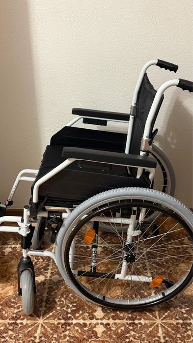 Продам инвалидную коляску