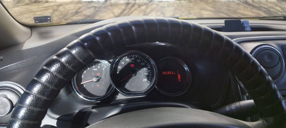 Продавам Дачия Логан