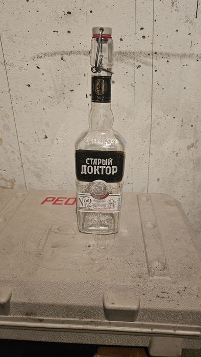 Бутылка с бугельной пробкой