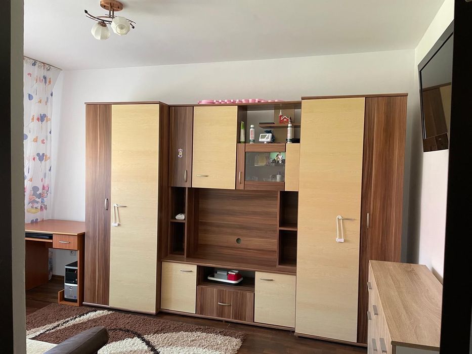 Închiriez apartament cu două camere