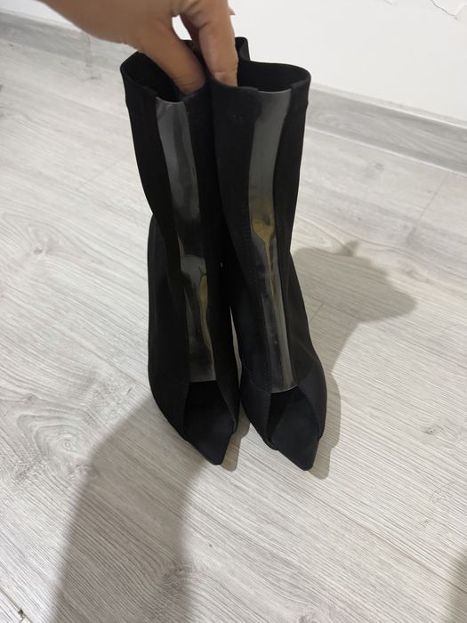 Летни боти на ток