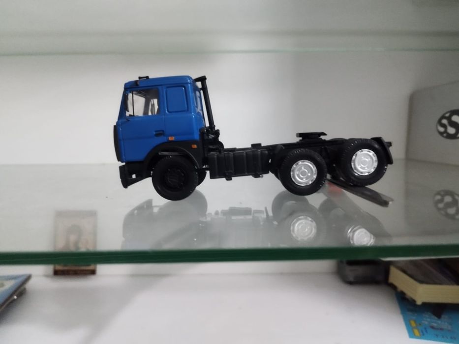 Продам модель МАЗ 6422 1/43