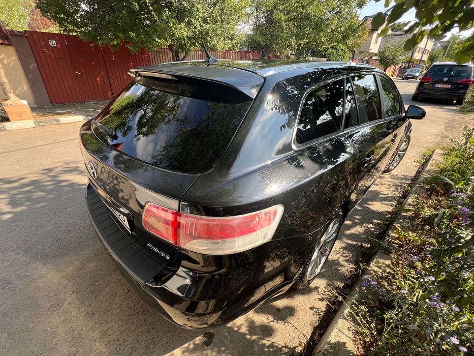 Toyota avensis automată