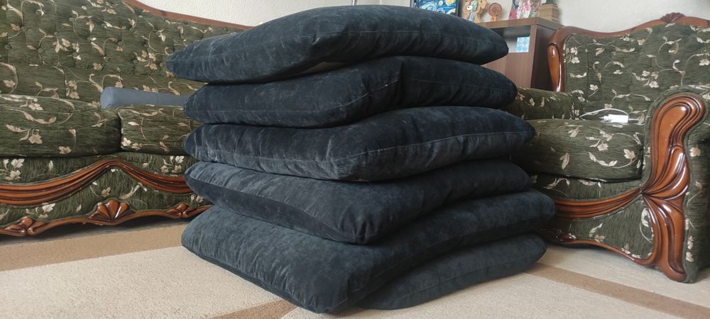 Большие диванные подушки